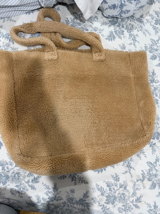 ALO Yoga Teddy Sherpa Tote Bag Beige Plush Shearling Oversized Cozy Carryall - Picture 3 of 6